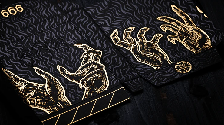 666 Greedy Gold Playing Cards Cartamundi - Image 4