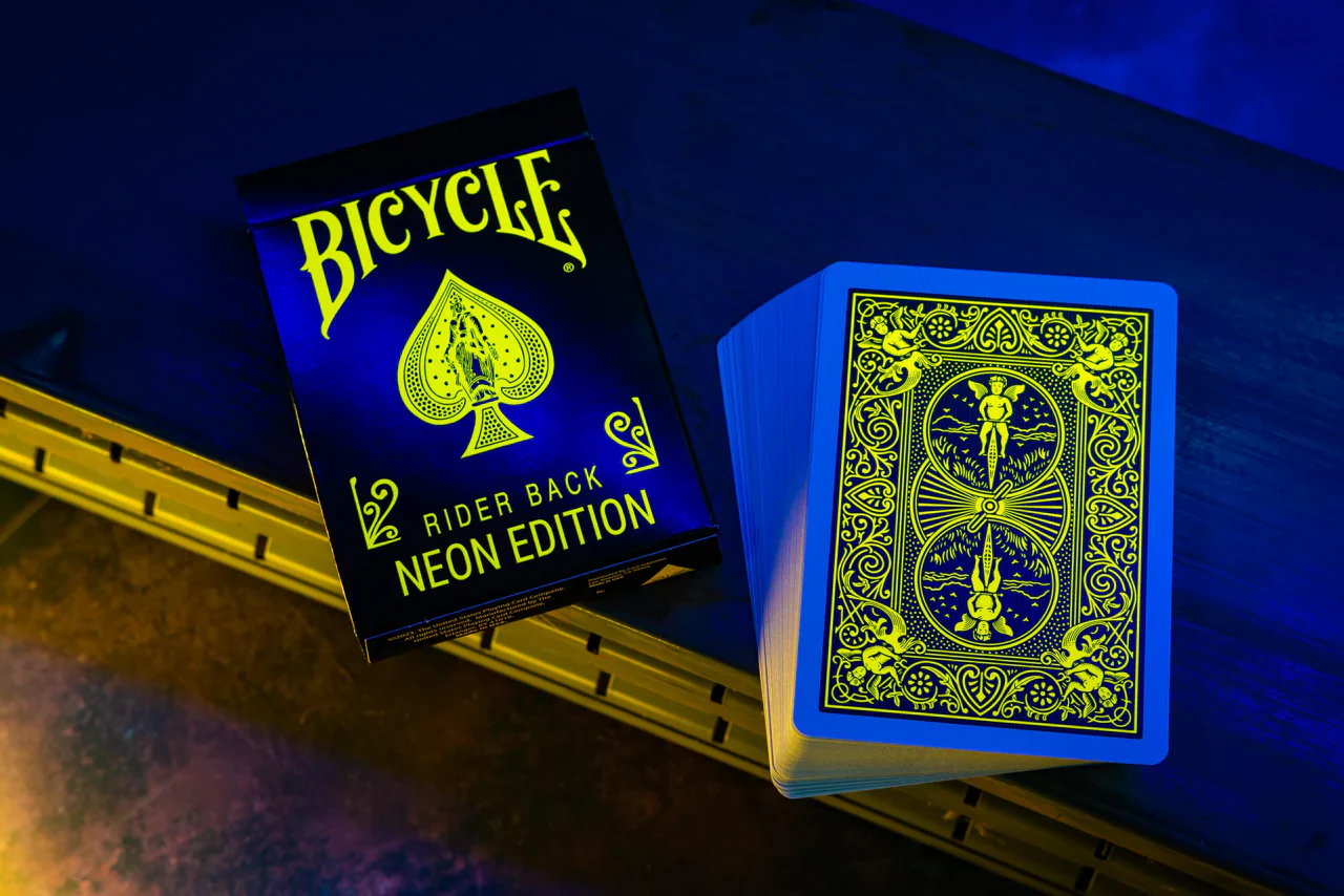 Bicycle Neon Yellow-Starburst Playing Cards Uv-Glow Deck - Image 2