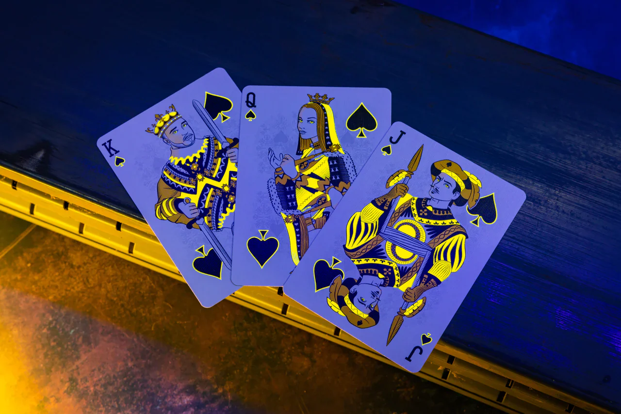 Bicycle Neon Yellow-Starburst Playing Cards Uv-Glow Deck - Image 3