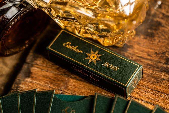 Esther Star Deluxe 2 Deck Set (Classic & Deluxe) Playing Cards USPCC - Image 3
