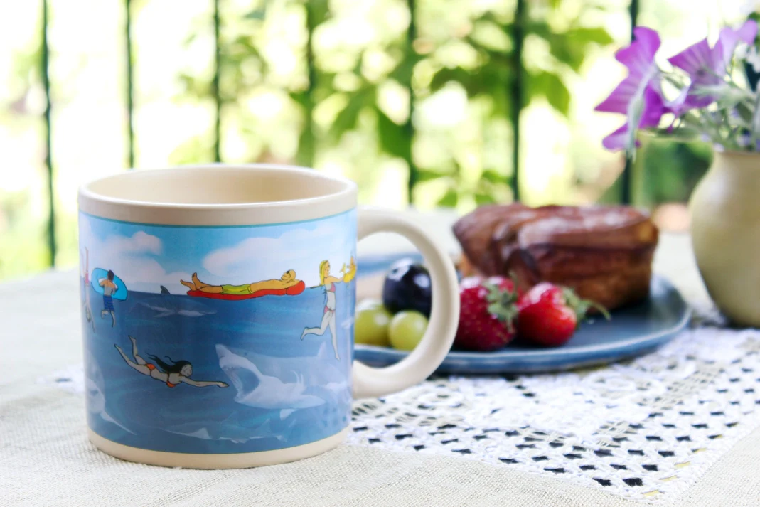 Shark! Heat-Changing Coffee Mug - Image 5