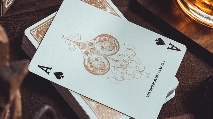 Smoke & Mirrors v8 Gold Playing Cards USPCC - Image 3