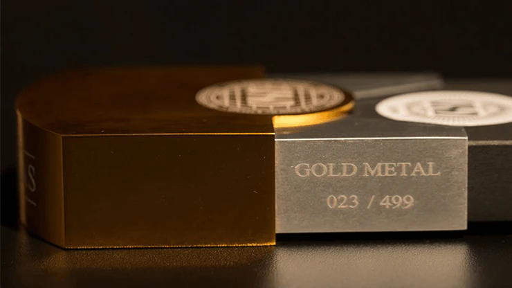 Vegas Diffractor Gold (Metal Case) Playing Cards - Image 5